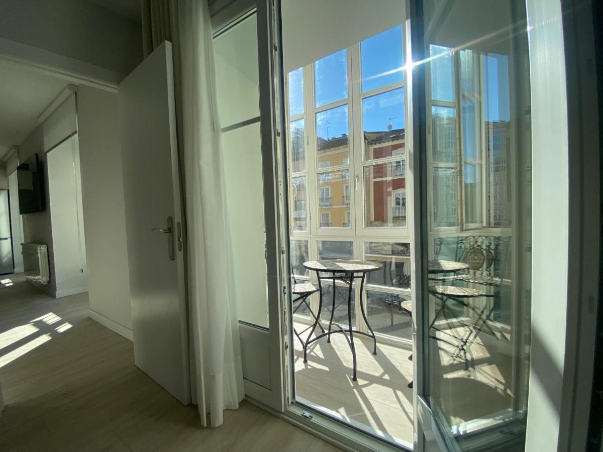 Apartamentos La Flora Burgos Todos Con Aire Acondicionado Y Ascensor Exterior photo